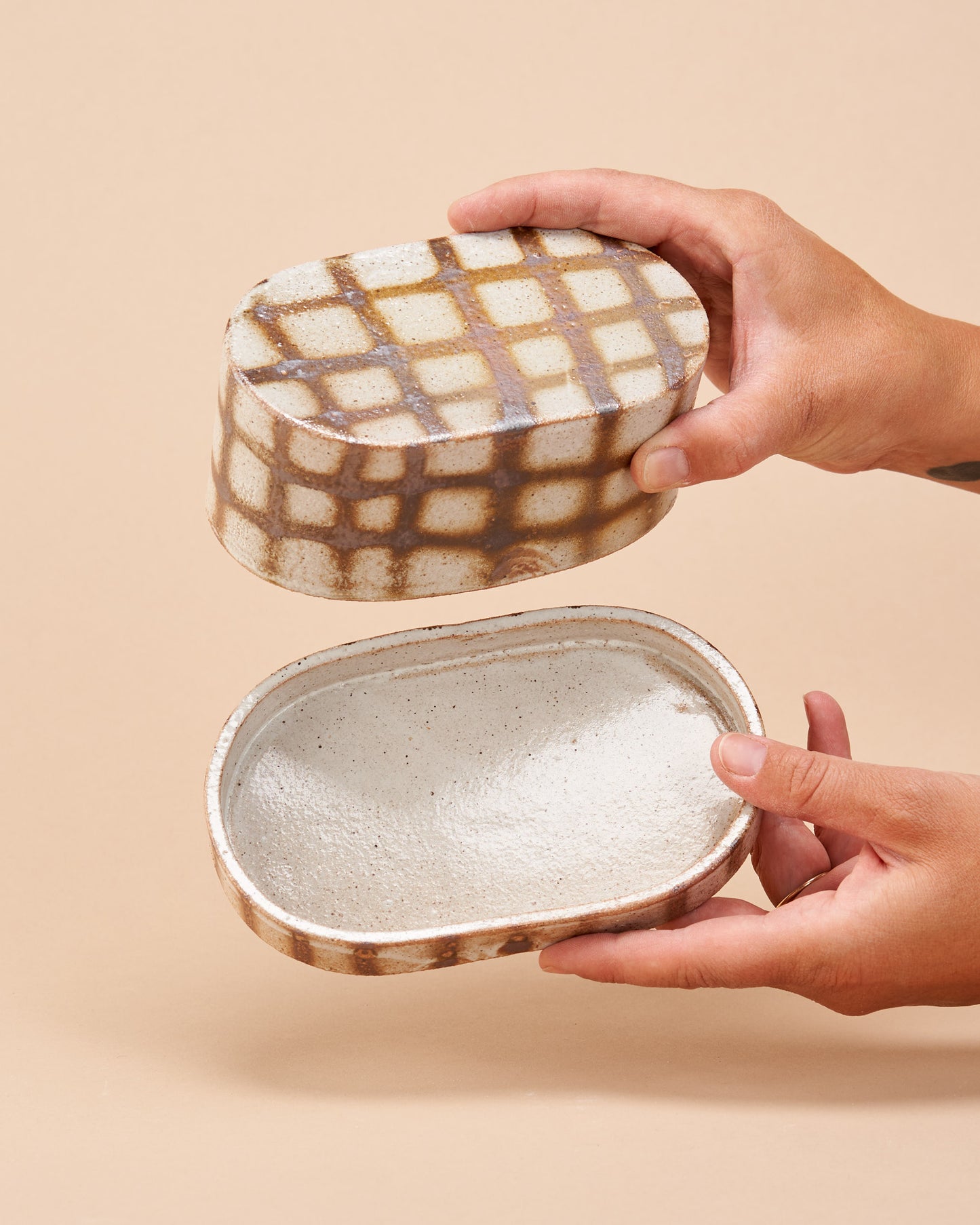 Butter dish / Iron Grid & White